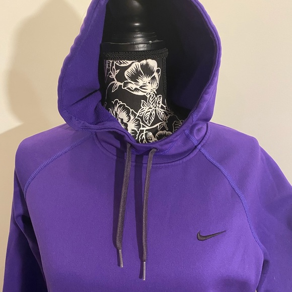 Like new!! Nike Therma- Fit Sweatshirt - Picture 3 of 5